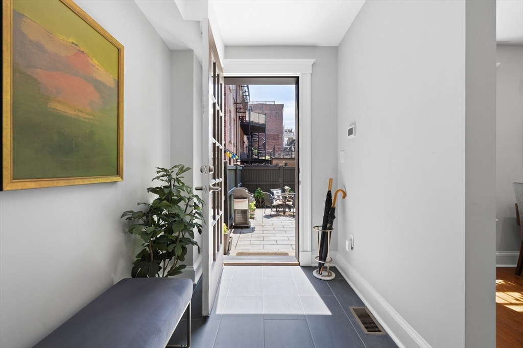 256 W Newton Street 1