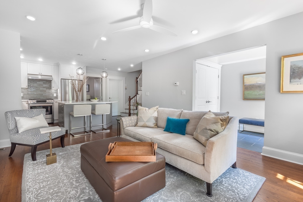 256 W Newton Street 1