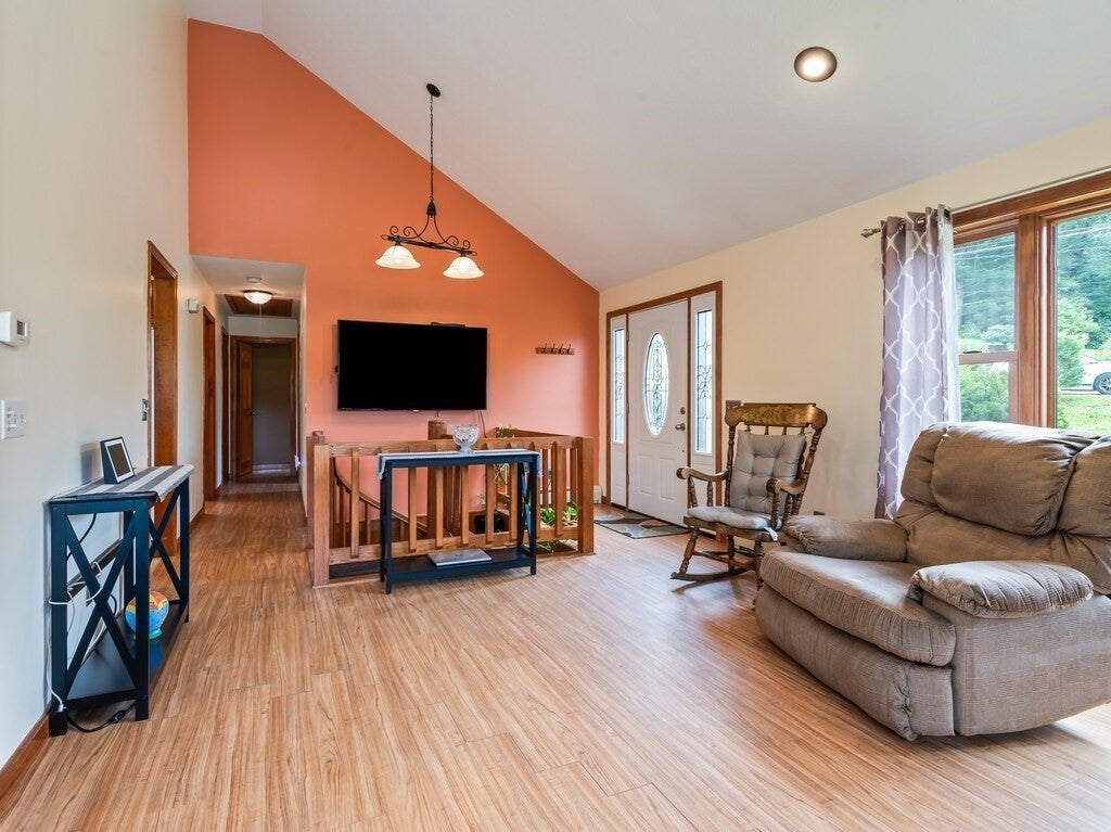 51 Old North Woodstock Rd
