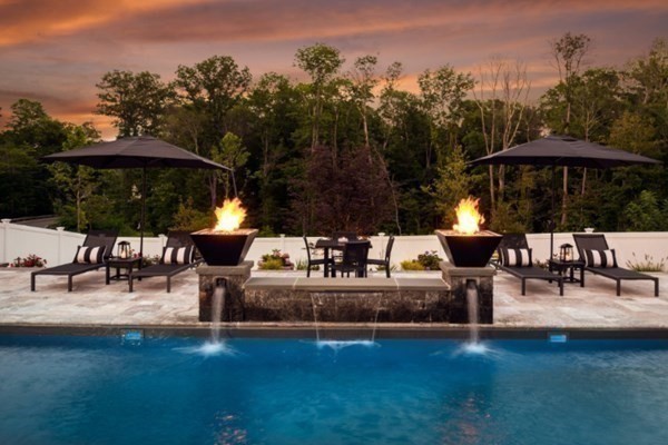 17 Walnut Hill Ln