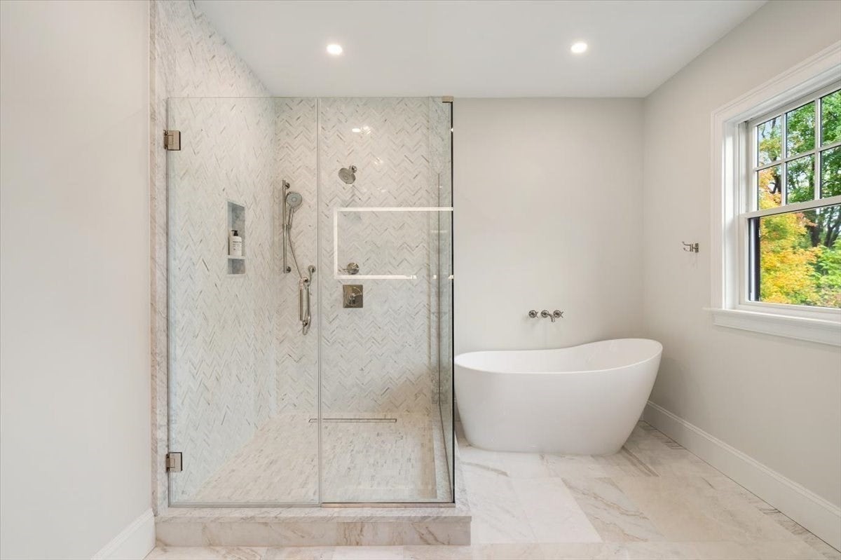15 Lafayette Cir, Wellesley, MA, 15 Lafayette Cir, Wellesley, MA Photo #16