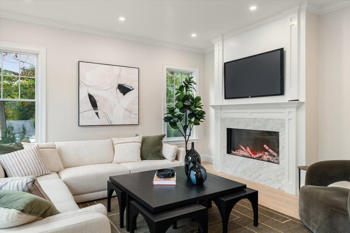 15 Lafayette Cir