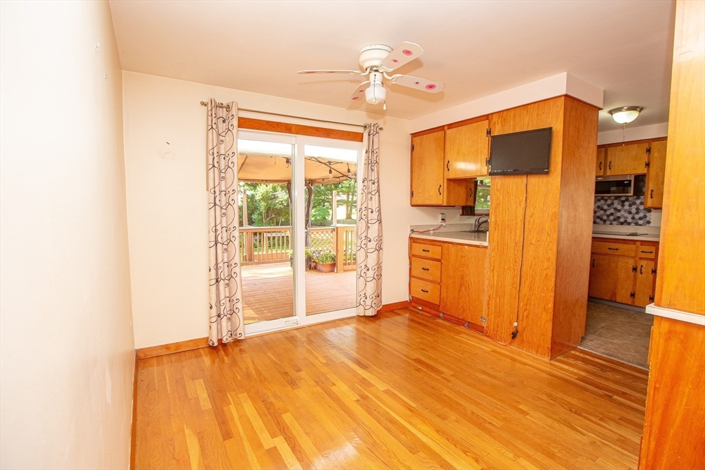 Attleboro, Massachusetts 02703, United States, 3 Bedrooms Bedrooms, ,2 BathroomsBathrooms,Residential,Pending,181665