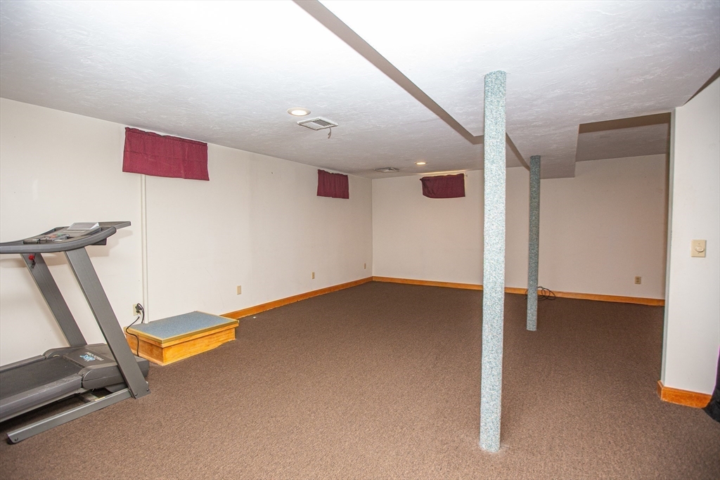 Attleboro, Massachusetts 02703, United States, 3 Bedrooms Bedrooms, ,2 BathroomsBathrooms,Residential,Pending,181665