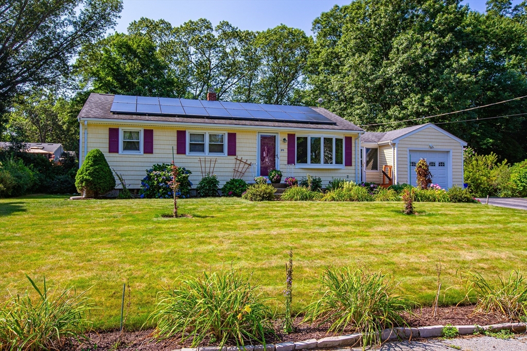 Attleboro, Massachusetts 02703, United States, 3 Bedrooms Bedrooms, ,2 BathroomsBathrooms,Residential,Pending,181665