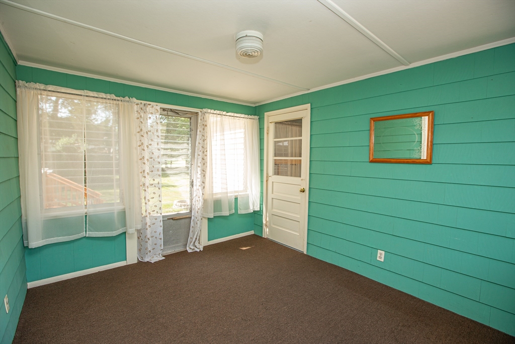 Attleboro, Massachusetts 02703, United States, 3 Bedrooms Bedrooms, ,2 BathroomsBathrooms,Residential,Pending,181665