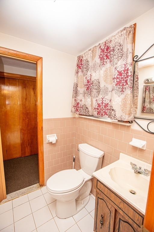 Attleboro, Massachusetts 02703, United States, 3 Bedrooms Bedrooms, ,2 BathroomsBathrooms,Residential,Pending,181665