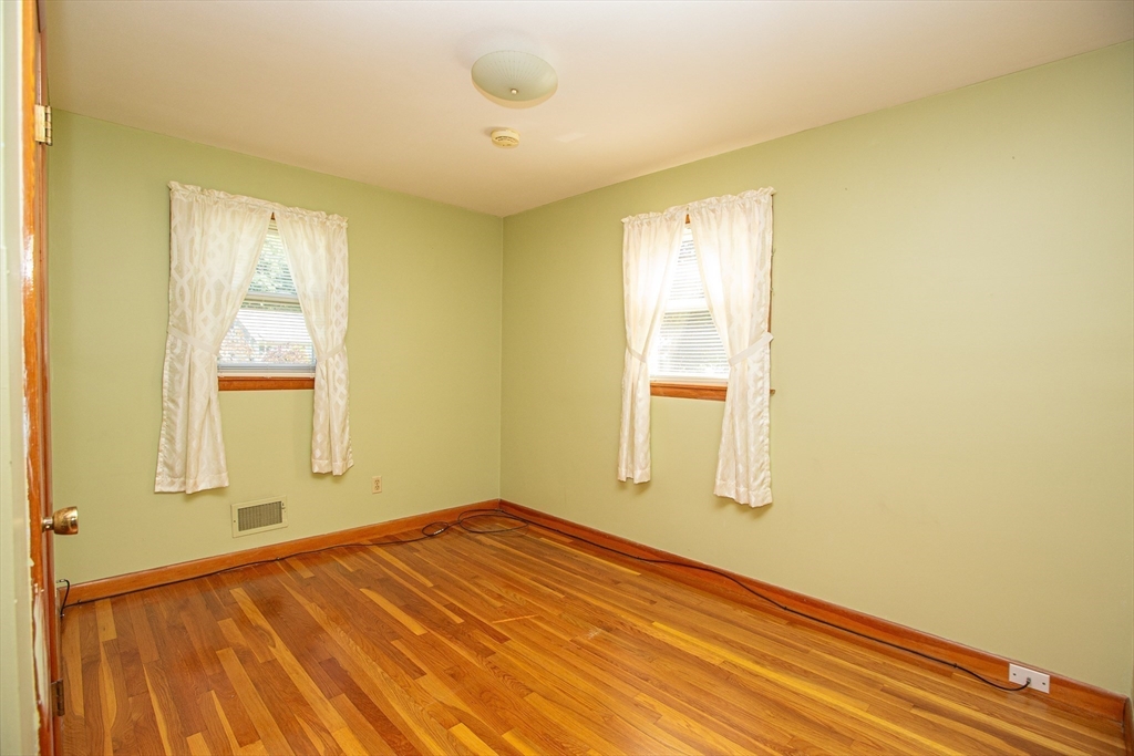Attleboro, Massachusetts 02703, United States, 3 Bedrooms Bedrooms, ,2 BathroomsBathrooms,Residential,Pending,181665