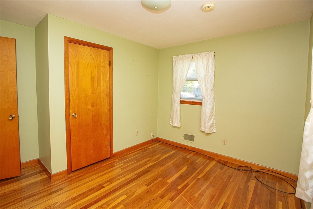 Attleboro, Massachusetts 02703, United States, 3 Bedrooms Bedrooms, ,2 BathroomsBathrooms,Residential,Pending,181665