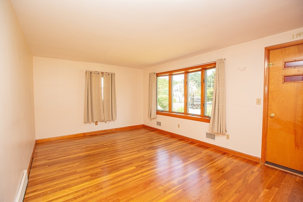 Attleboro, Massachusetts 02703, United States, 3 Bedrooms Bedrooms, ,2 BathroomsBathrooms,Residential,Pending,181665