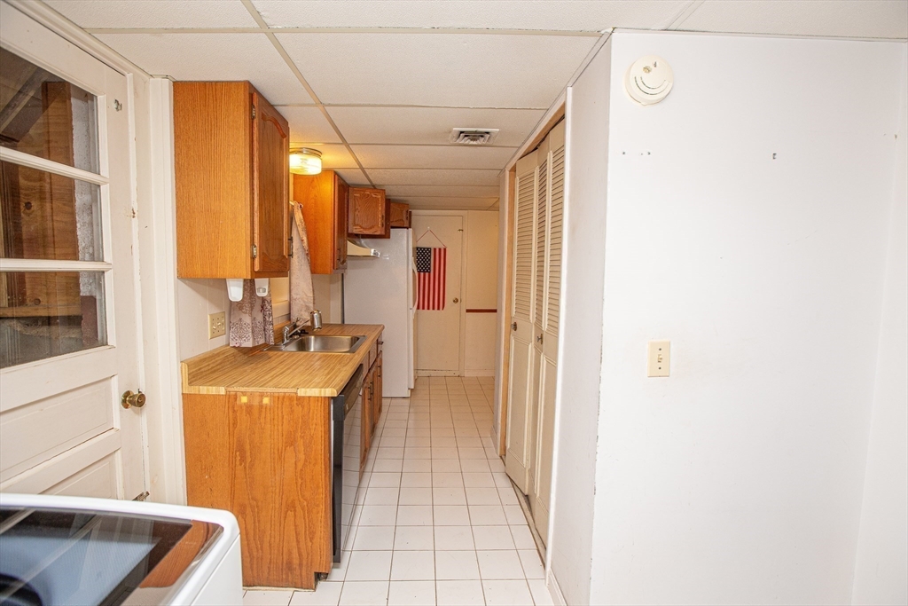 Attleboro, Massachusetts 02703, United States, 3 Bedrooms Bedrooms, ,2 BathroomsBathrooms,Residential,Pending,181665