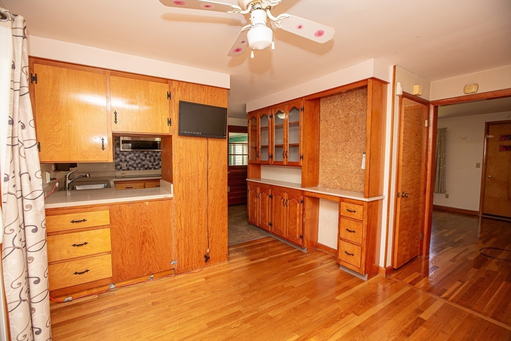 Attleboro, Massachusetts 02703, United States, 3 Bedrooms Bedrooms, ,2 BathroomsBathrooms,Residential,Pending,181665