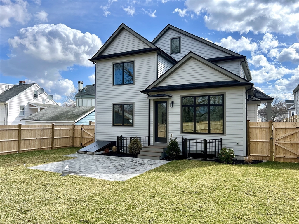 300 Waverley Ave 300