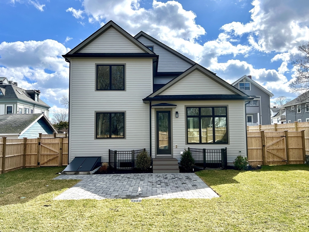 300 Waverley Ave 300