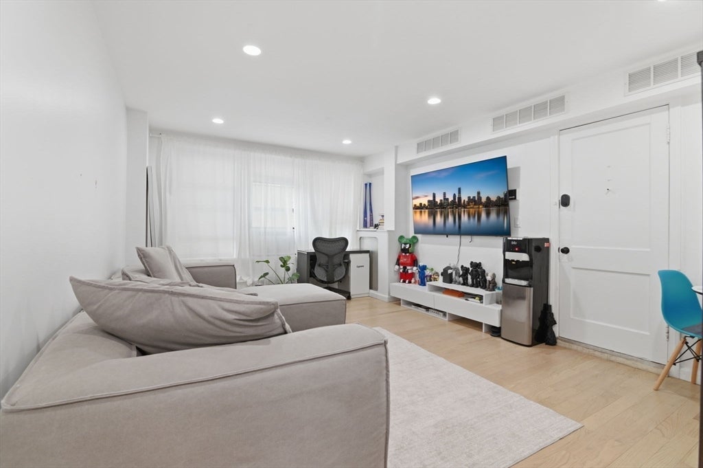 1584 Beacon St #A, Brookline, MA, 1584 Beacon St #A, Brookline, MA Photo #12
