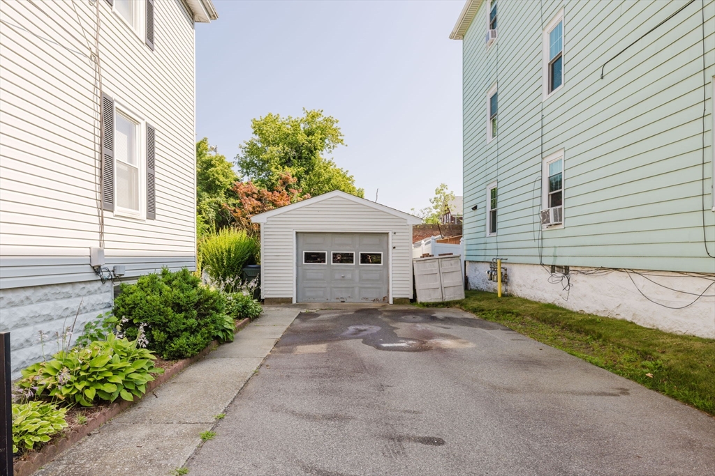 1004 Slade St