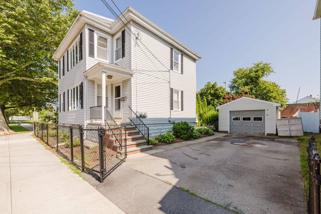 1004 Slade St