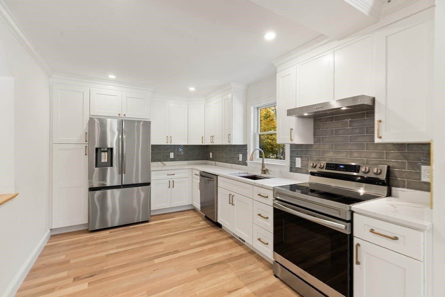 318 Essex Ave #B, Gloucester, MA Photo #12