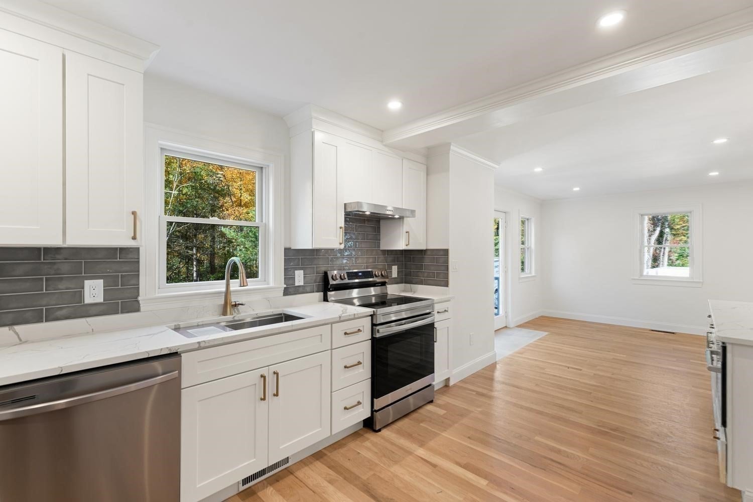 318 Essex Ave #B, Gloucester, MA Photo #10