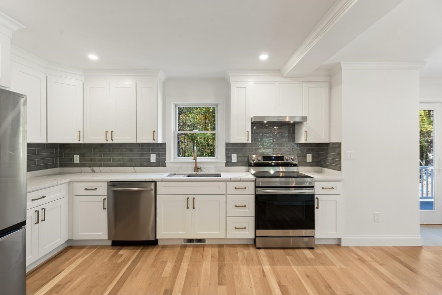 318 Essex Ave #B, Gloucester, MA Photo #11