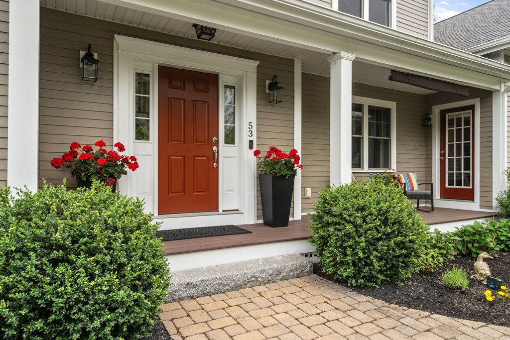 53 Thompson Ave