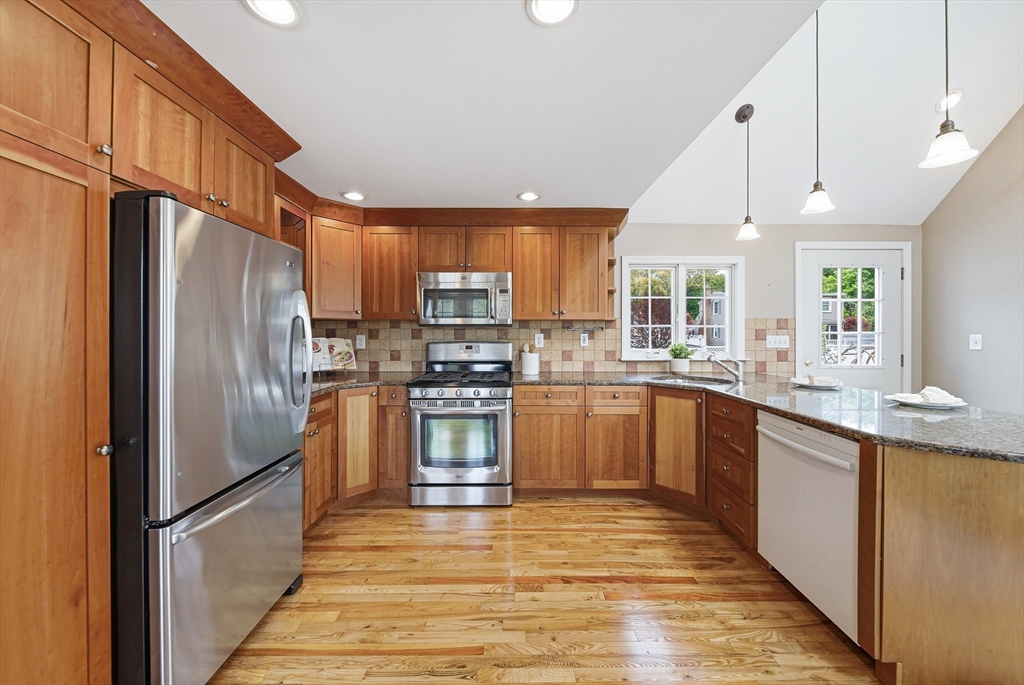 28 Myopia Rd, Stoneham, MA Photo #14