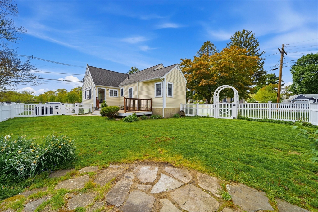 28 Myopia Rd, Stoneham, MA Photo #32
