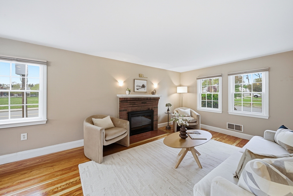 28 Myopia Rd, Stoneham, MA Photo #9