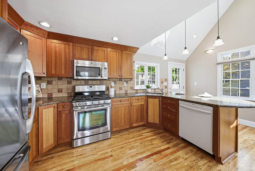 28 Myopia Rd, Stoneham, MA Photo #15