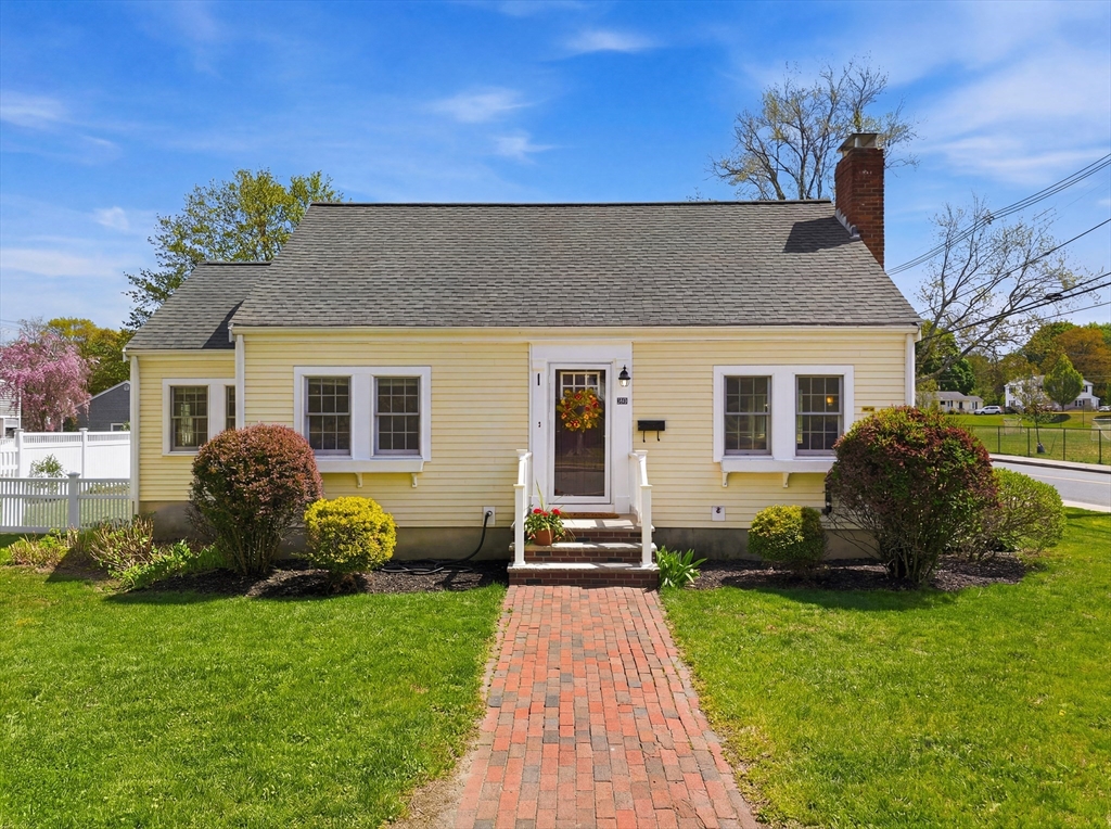 28 Myopia Rd, Stoneham, MA Photo #2