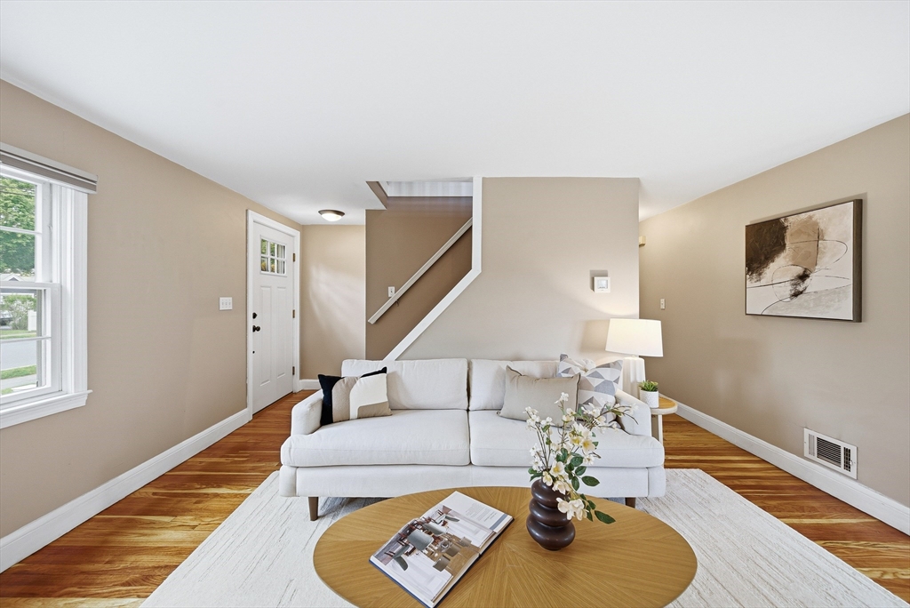 28 Myopia Rd, Stoneham, MA Photo #10