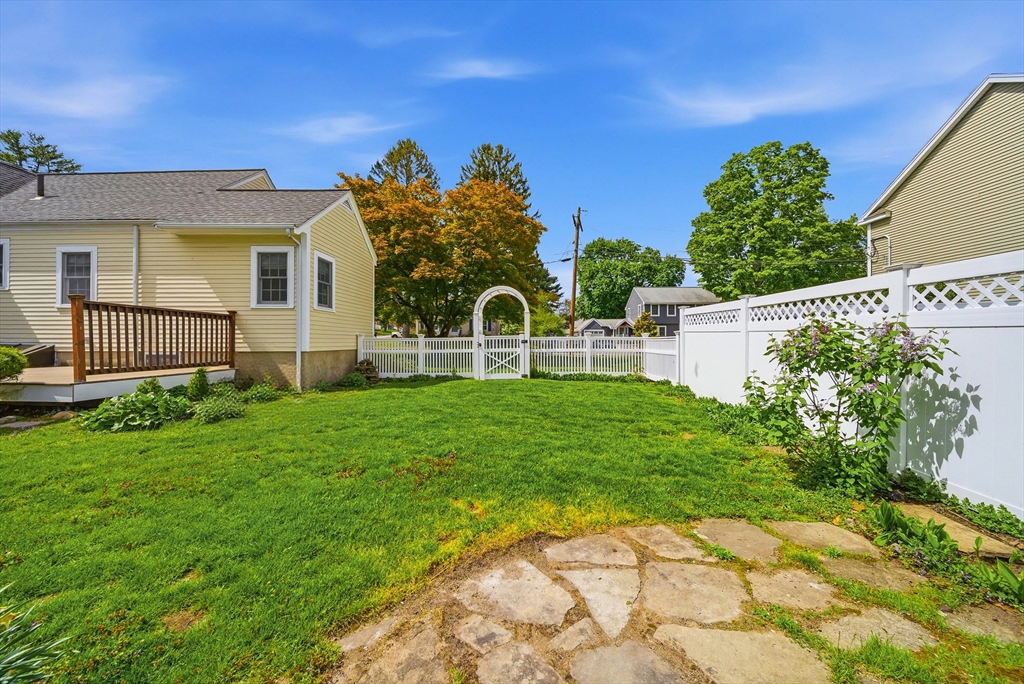 28 Myopia Rd, Stoneham, MA Photo #33