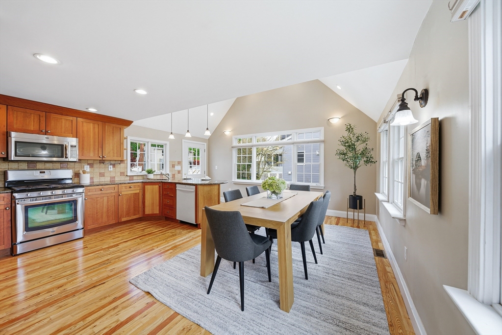 28 Myopia Rd, Stoneham, MA Photo #11