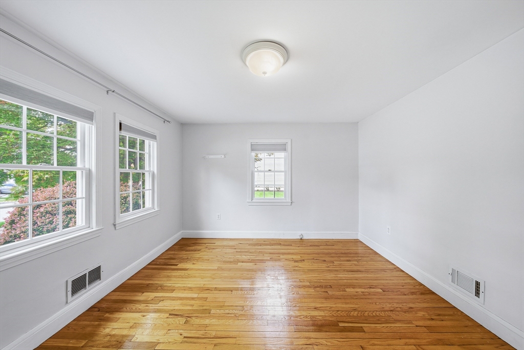 28 Myopia Rd, Stoneham, MA Photo #26