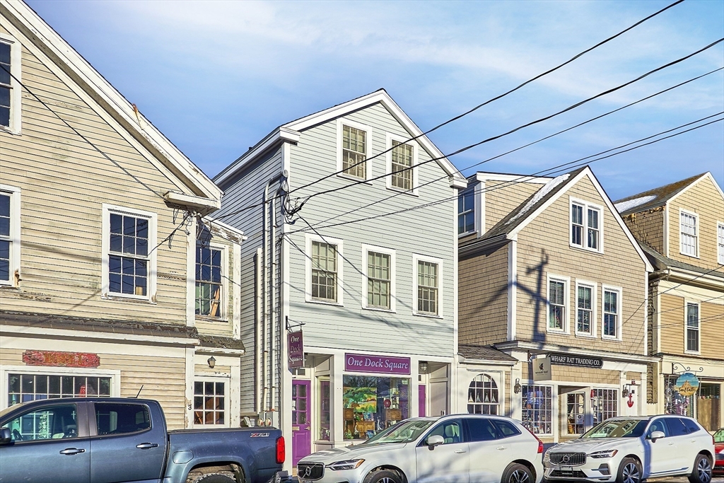 1 Dock Square