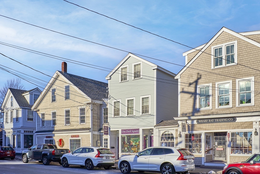 1 Dock Square