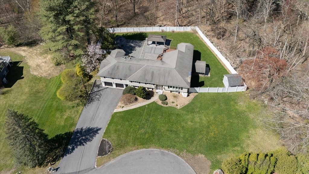 16 Cayuga Rd