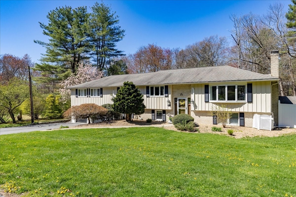 16 Cayuga Rd