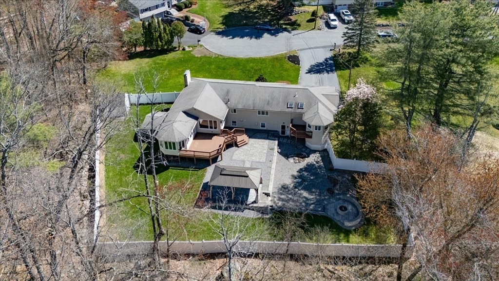 16 Cayuga Rd