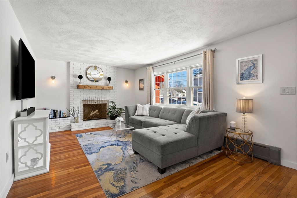 77 W Albert St
