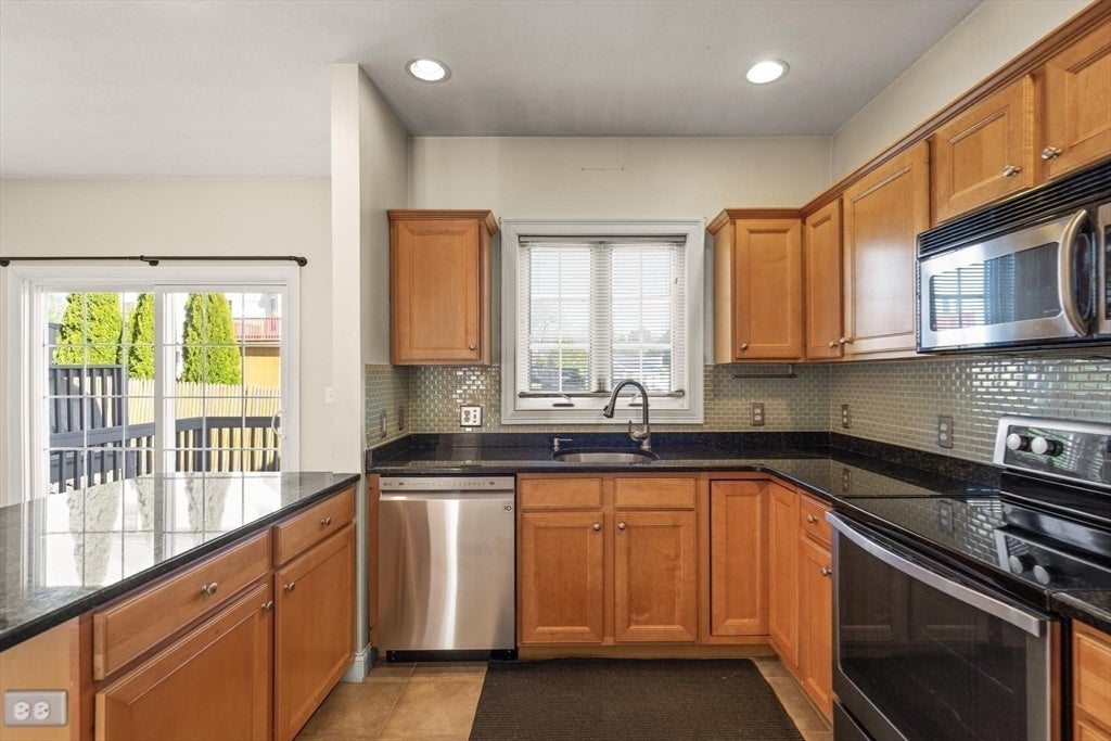 9 Nirvana Dr #2E, Saugus, MA Photo #7