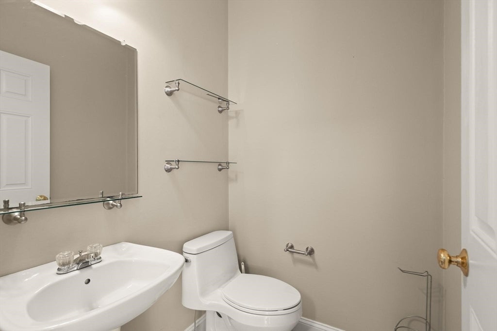9 Nirvana Dr #2E, Saugus, MA Photo #10