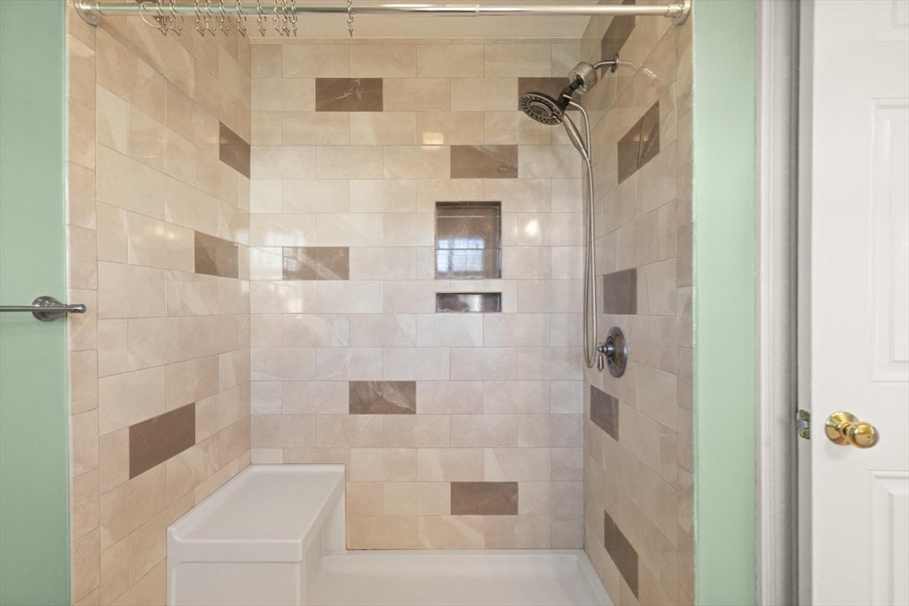 9 Nirvana Dr #2E, Saugus, MA Photo #15