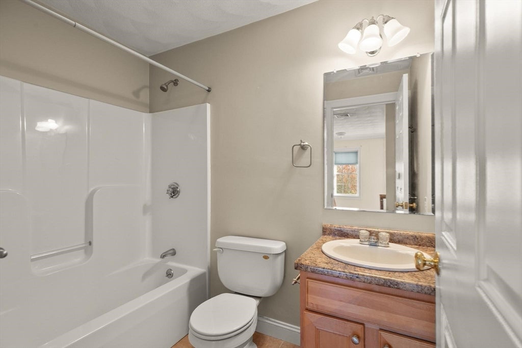 9 Nirvana Dr #2E, Saugus, MA Photo #18
