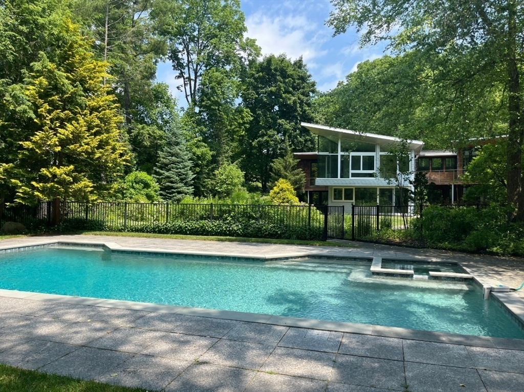 482 Glen Road