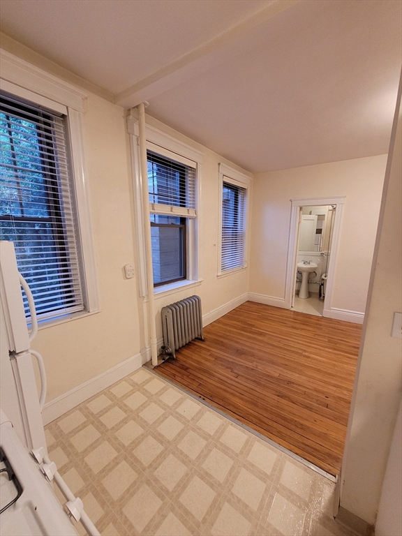 60 Queensbury St 2