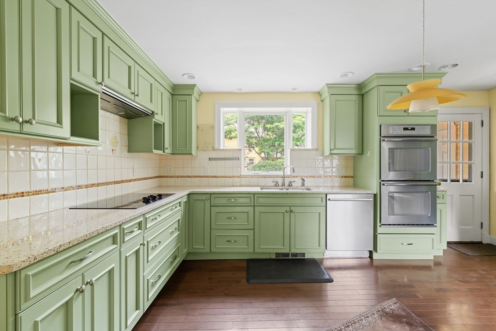 Belmont, Massachusetts 02478, United States, 4 Bedrooms Bedrooms, ,3 BathroomsBathrooms,Residential,Contingent,191558