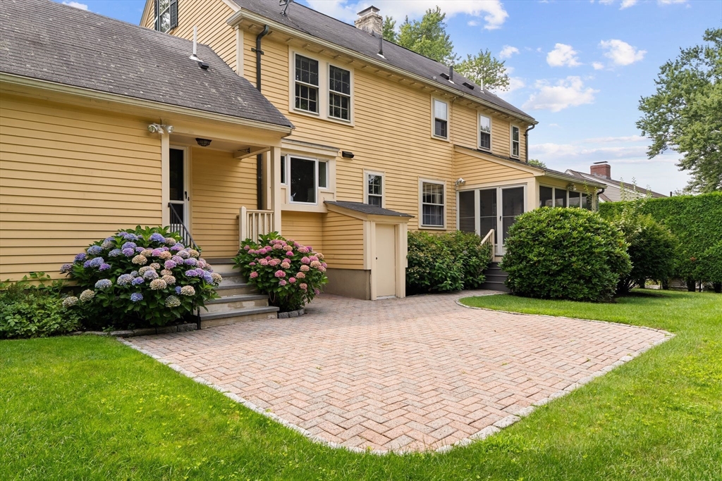 Belmont, Massachusetts 02478, United States, 4 Bedrooms Bedrooms, ,3 BathroomsBathrooms,Residential,Contingent,191558