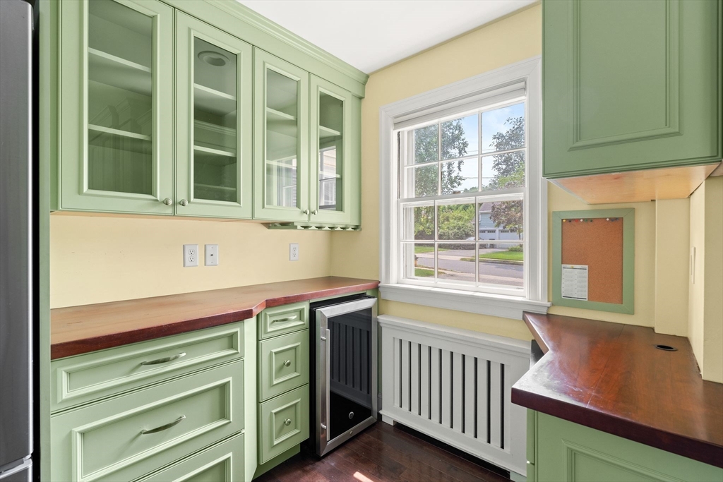 Belmont, Massachusetts 02478, United States, 4 Bedrooms Bedrooms, ,3 BathroomsBathrooms,Residential,Contingent,191558