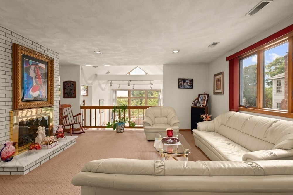 5 Lee Ave, Burlington, MA, 5 Lee Ave, Burlington, MA Photo #10